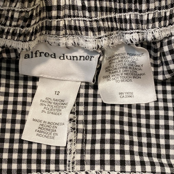 Alfred Dummer Checkered Capris, Size 12 - Picture 4 of 6